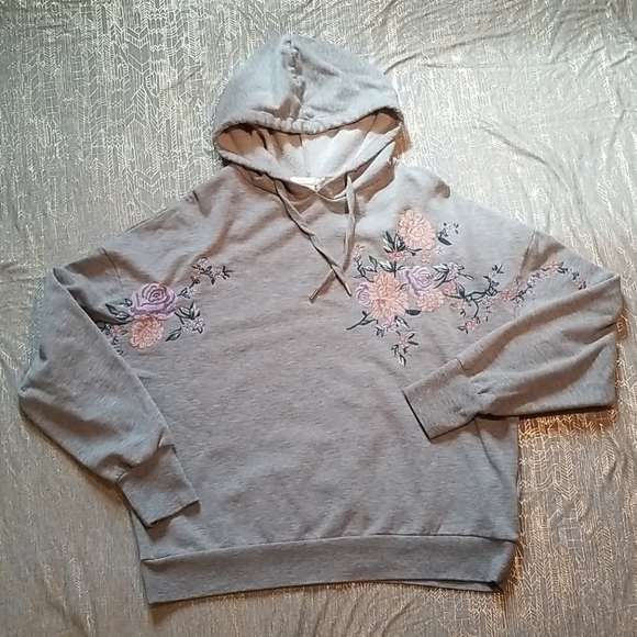 H&M Tops - ✅SOLD✅H&M embroidered hoodie size L